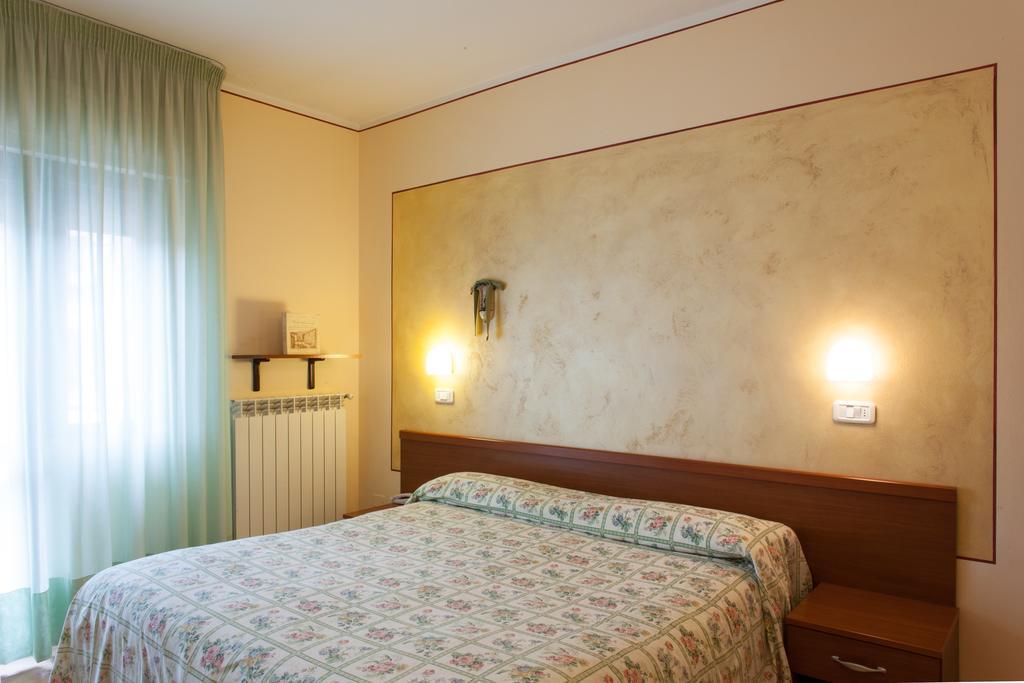 Hotel Fabbrini Abbadia San Salvator Zimmer foto